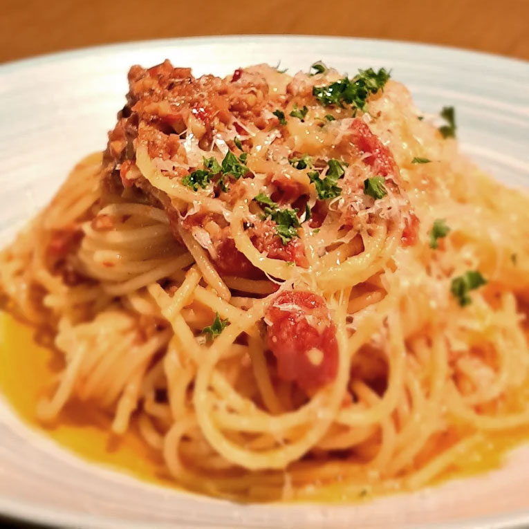 “おいしい”だけじゃない
ちょっと嬉しいひと皿を。